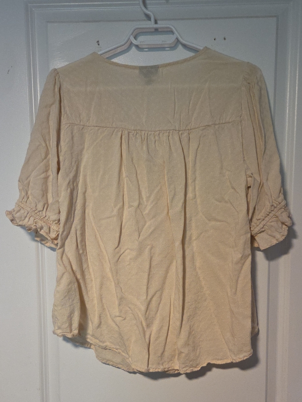 Torrid Ivory Ruffle Blouse 00 - Picture 3 of 3